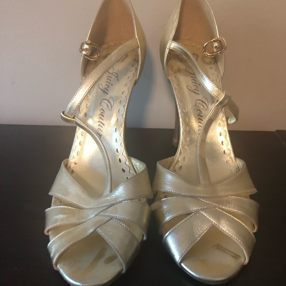 Juicy Couture | Gold Sandals | Size 8
